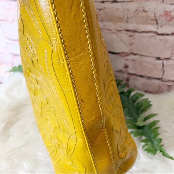 Handcrafted Alexandro Yeo Tooled Yellow Purse - Picture 4 of 9